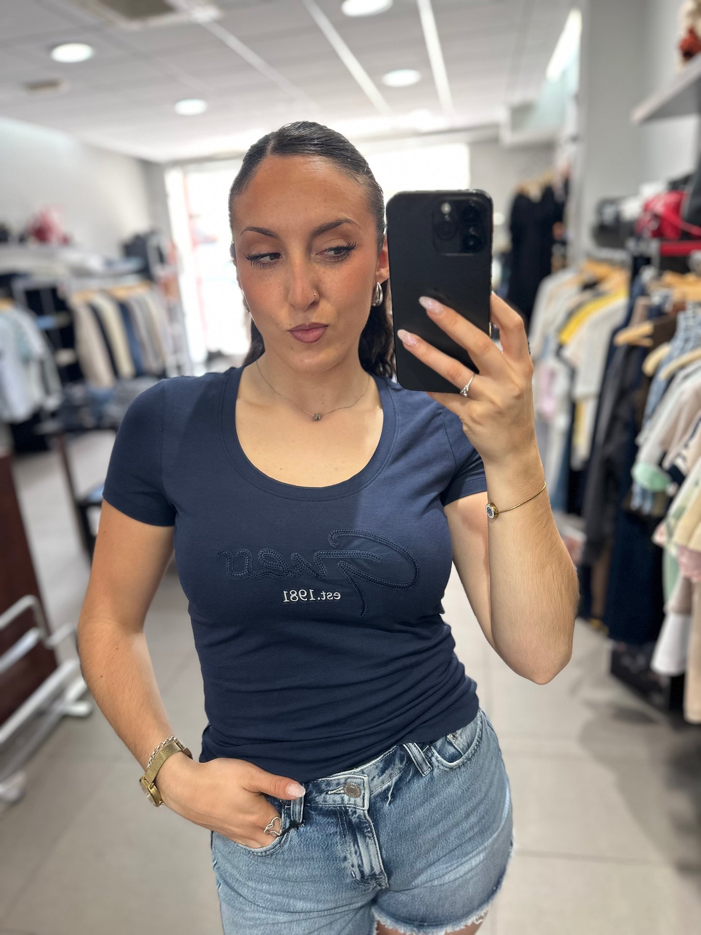 Camiseta Guess Marina logo bordado