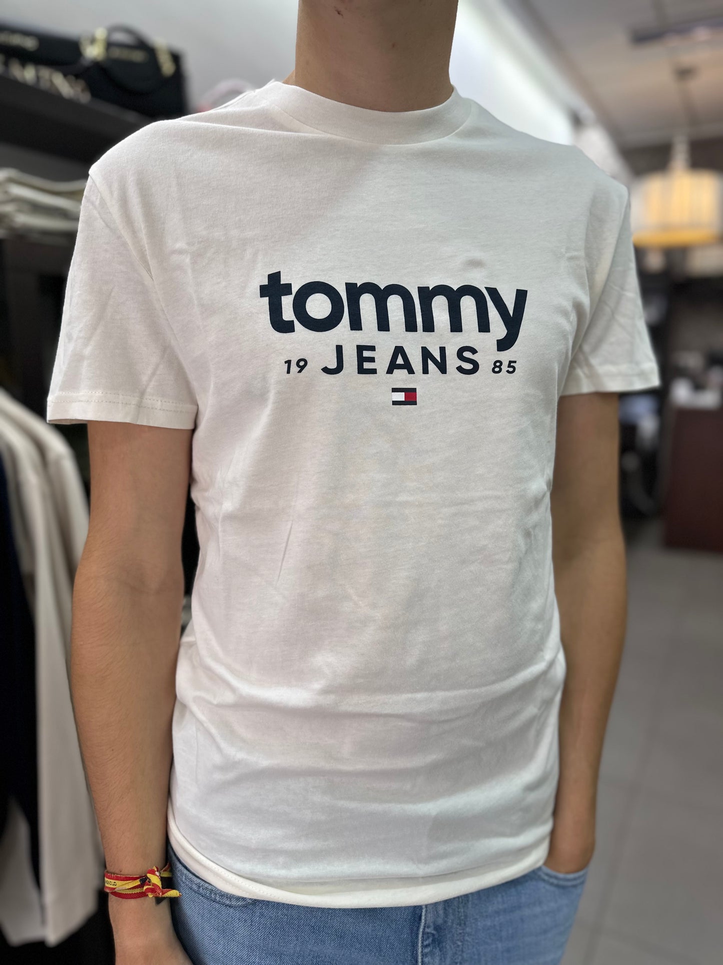 CAMISETA TOMMY BLANCO ROTO LOGO NUEVO MARINO