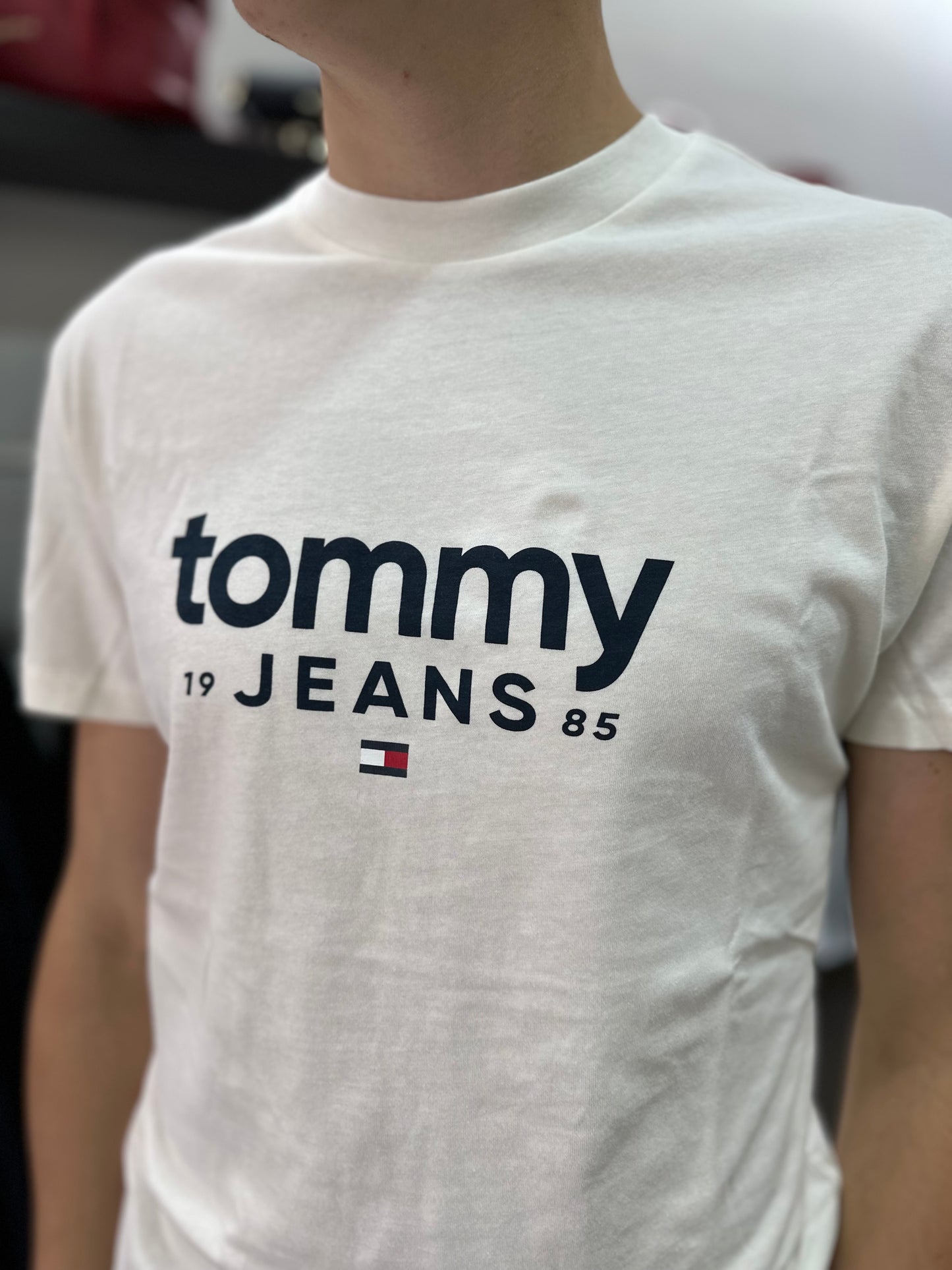 CAMISETA TOMMY BLANCO ROTO LOGO NUEVO MARINO