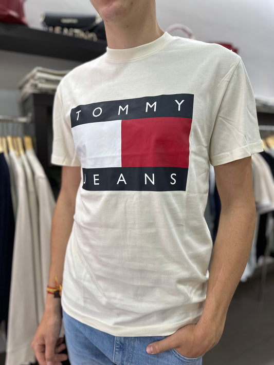 CAMISETA TOMMY CREMA LOGO BANDERA GRANDE