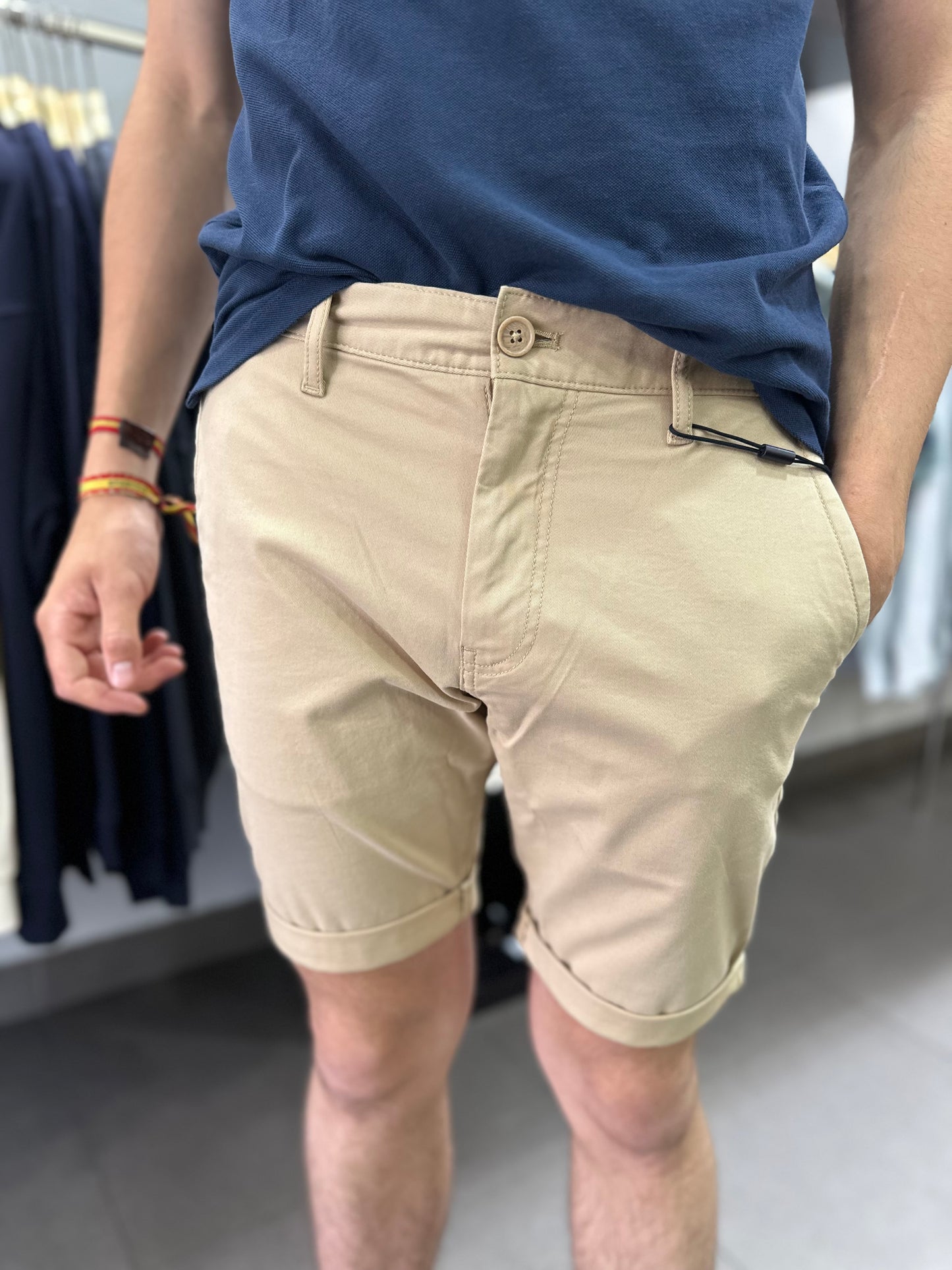 CHINO CORTO TOMMY CAMEL