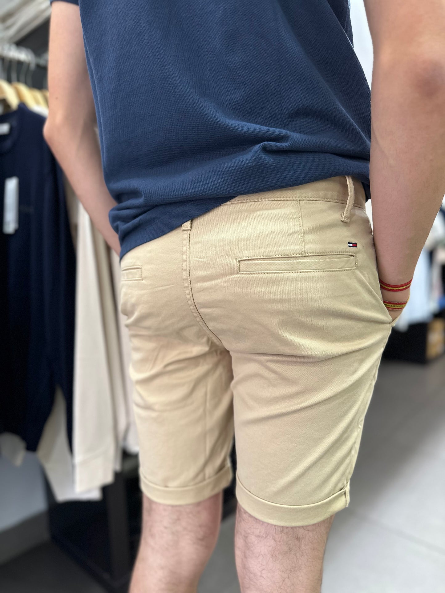 CHINO CORTO TOMMY CAMEL