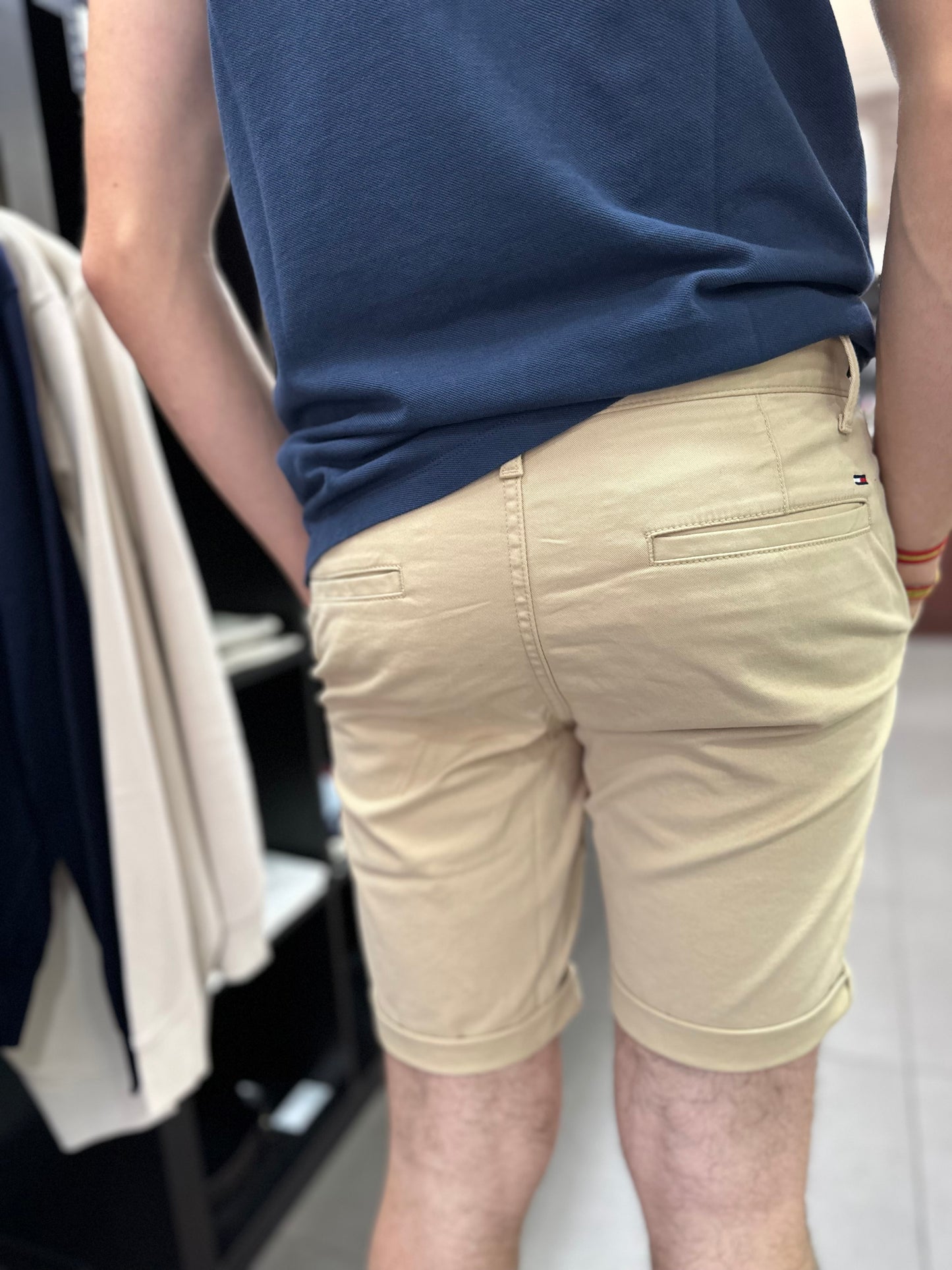 CHINO CORTO TOMMY CAMEL