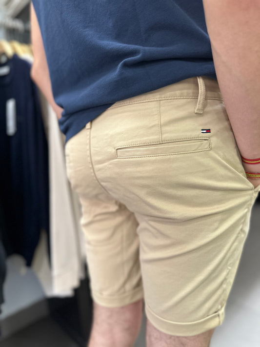 CHINO CORTO TOMMY CAMEL