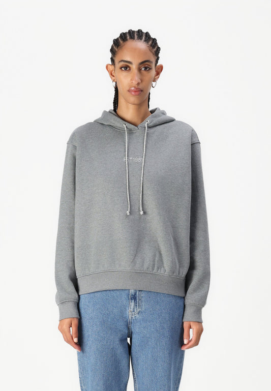 SUDADERA GUESS CON CAPUCHA GRIS CORDONES CON BRILLO Y LOGO EN LA ESPALDA MUJER