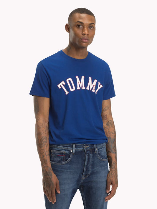 CAMISETA TOMMY JEANS MANGA CORTA AZUL CON LOGO BLANCO Y ROJO HOMBRE