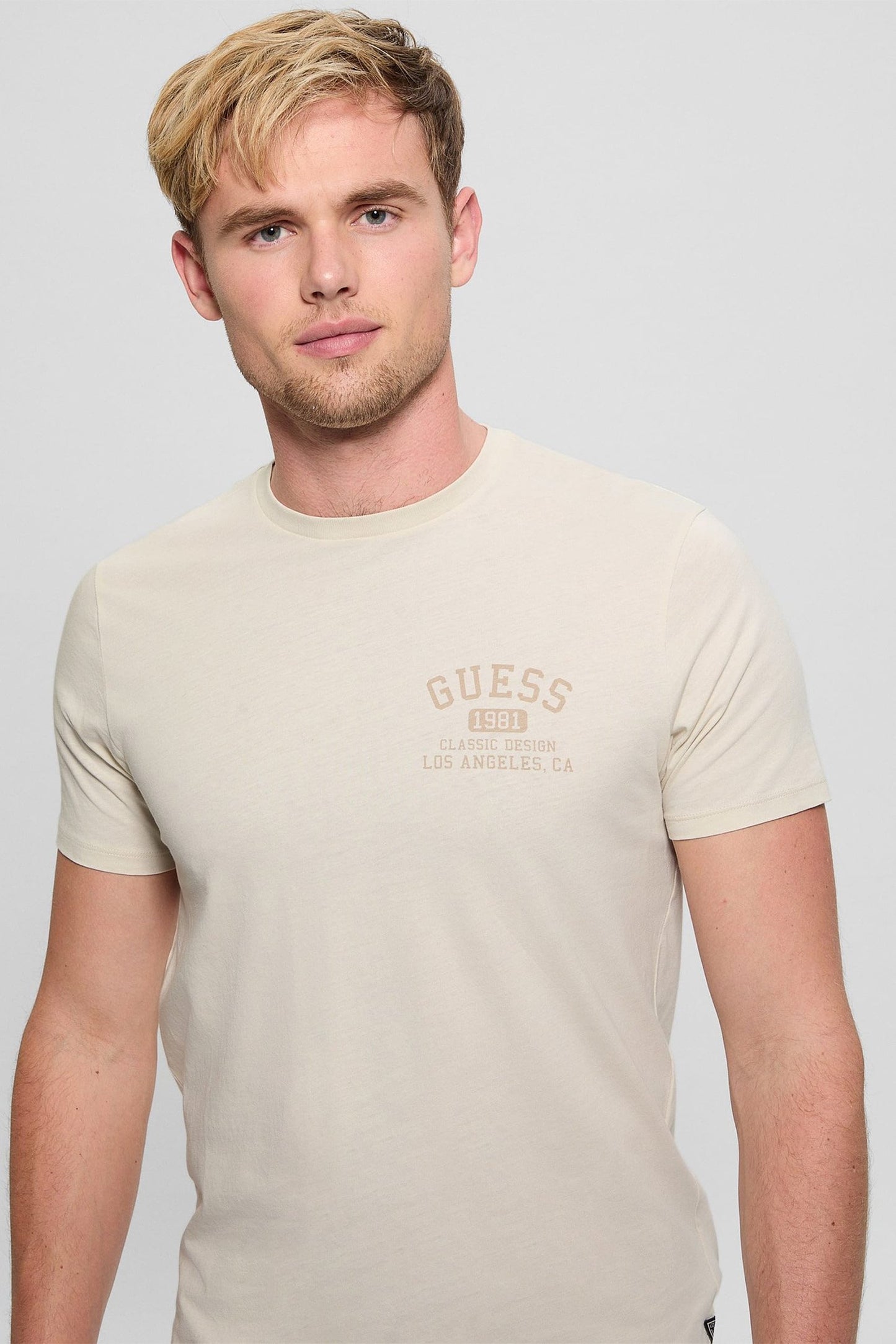 CAMISETA GUESS MANGA CORTA CON LOGO EN LA ESPALDA BEIGE HOMBRE