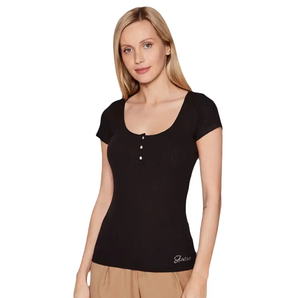 CAMISETA GUESS MANGA CORTA NEGRA DETALLE BOTONES MUJER