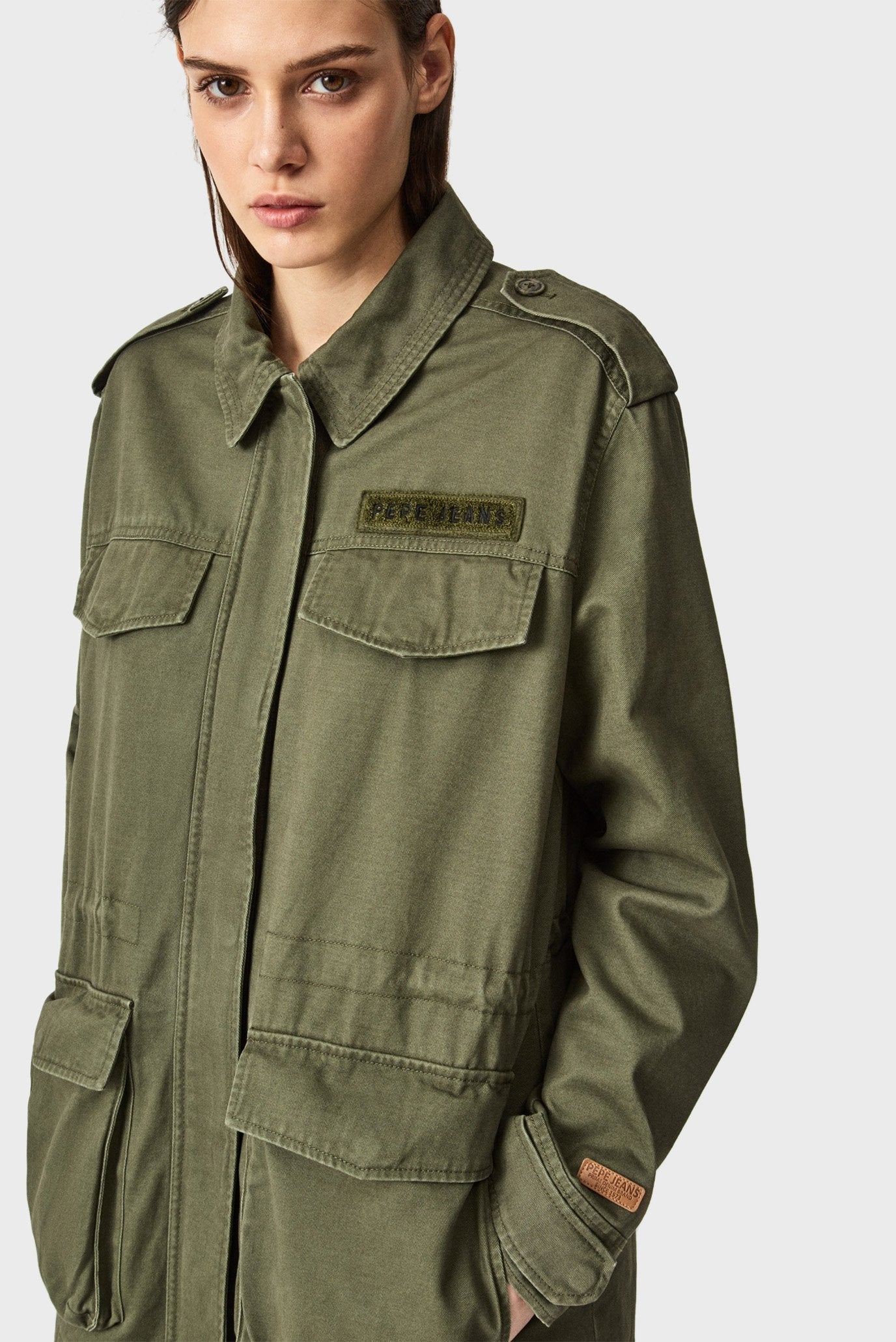 CHAQUETA PEPE JEANS VERDE MILITAR CON CREMALLETA Y ABOTONADA